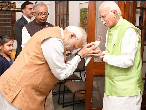 Central government will honor senior BJP Lal Krishna Advani with Bharat Ratna