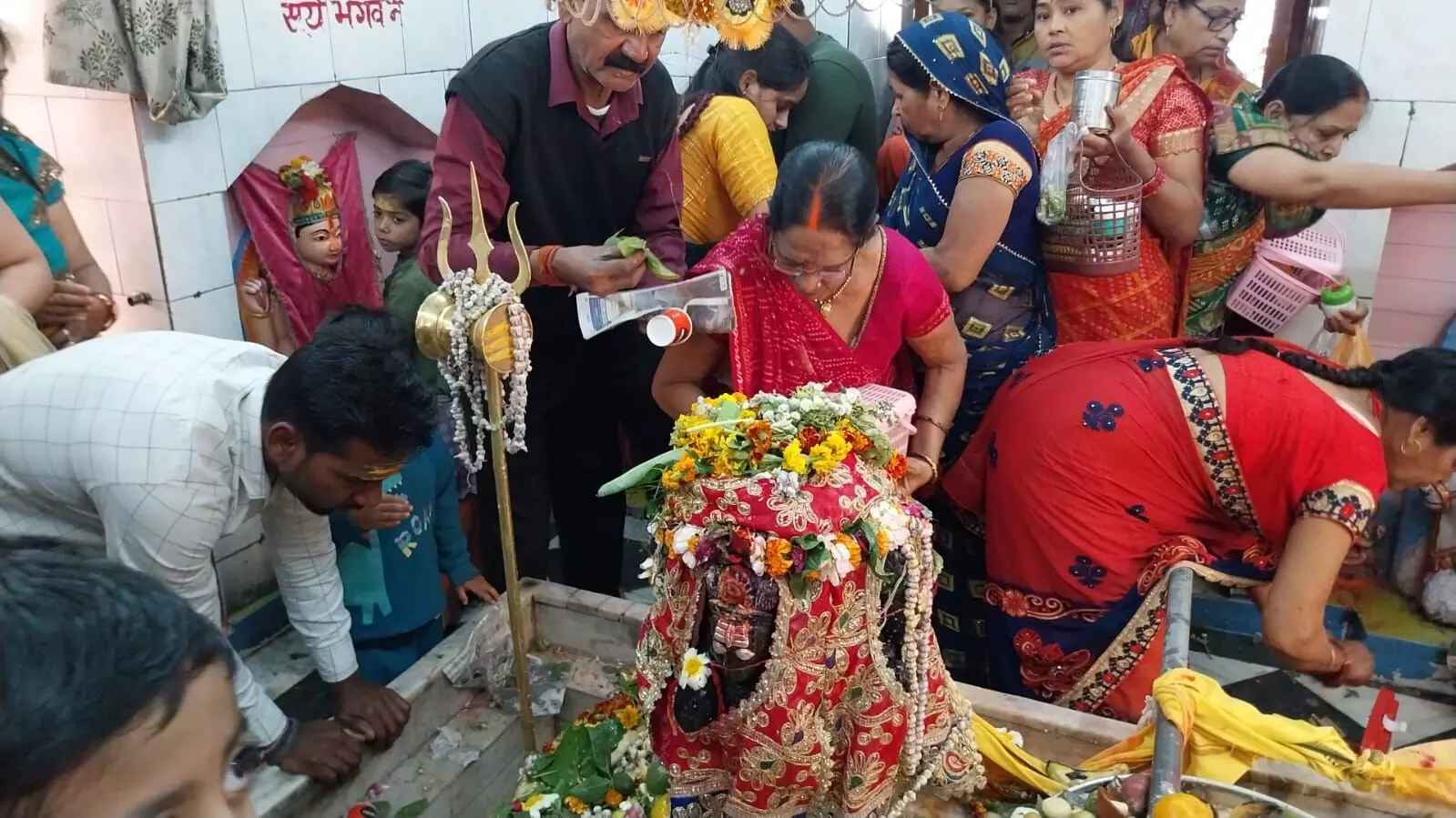 Mirzapur: Devotees Flock to Panchmukhi and Tadkeshwar Mahadev Temples, Resonating Echoes of Bum-Bum Bhole