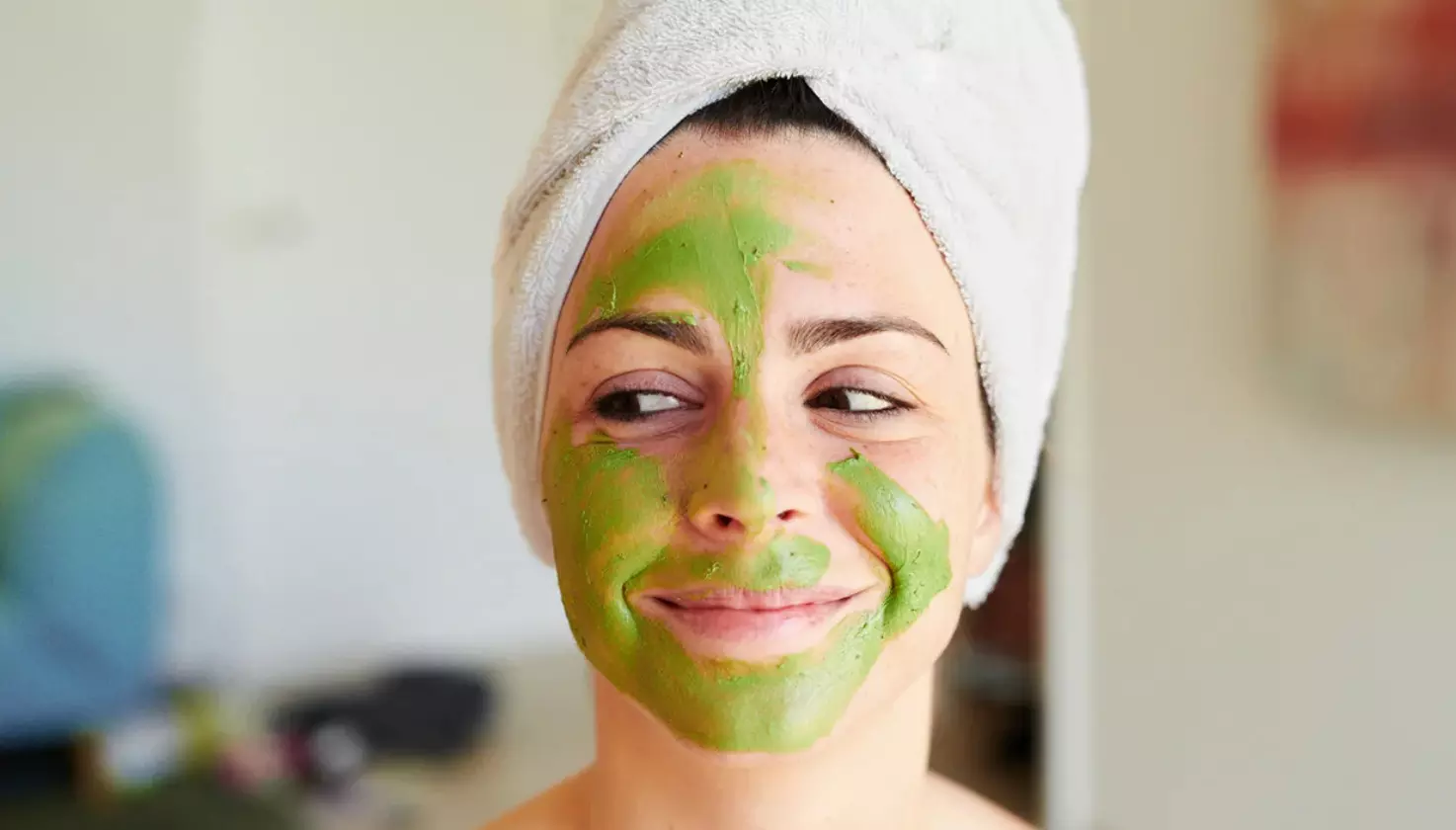 If pimples appear on your face every day then try applying basil like this, pimples will not appear again.