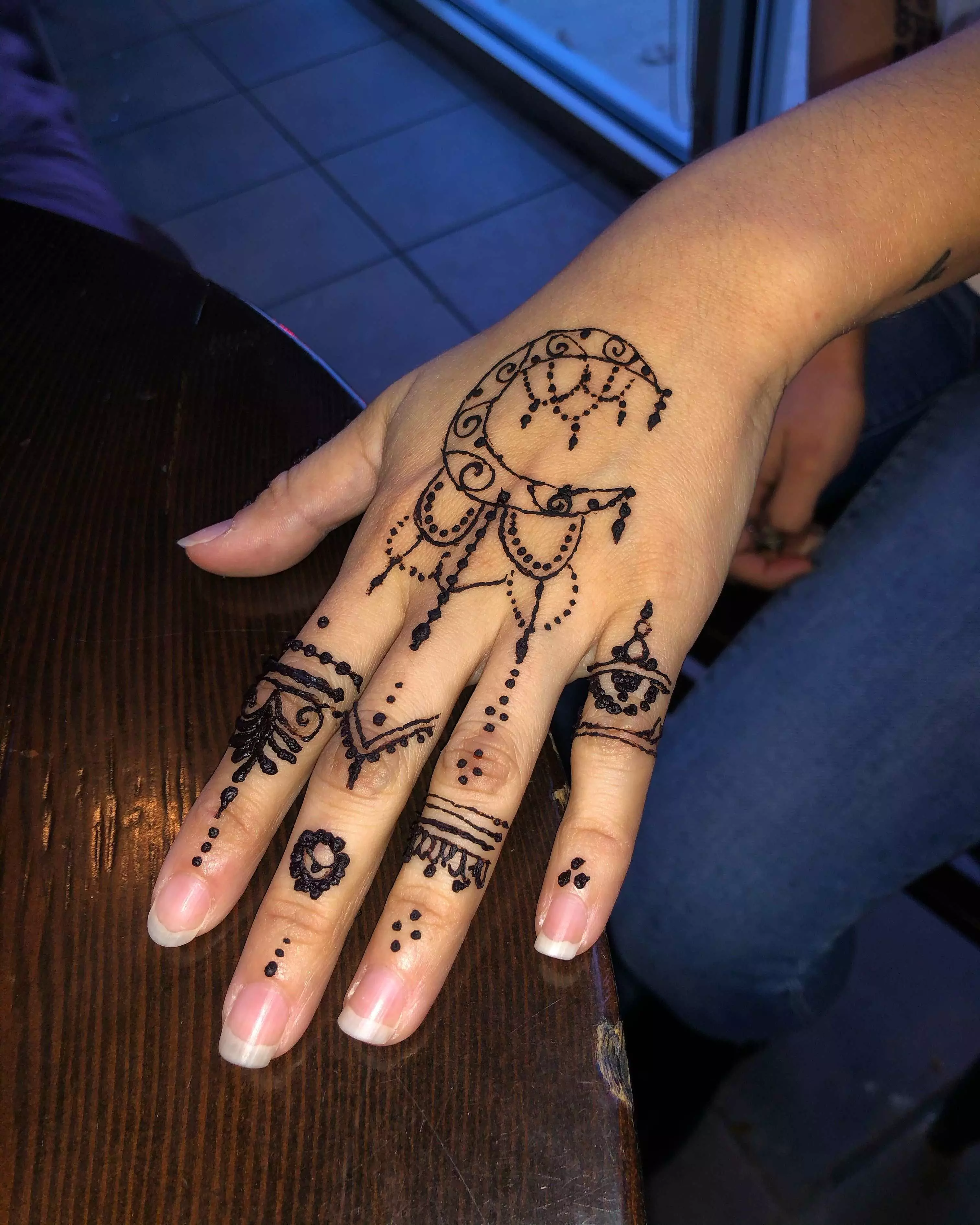 Decorate your palms with these 4 beautiful tattoo mehndi designs on Eid