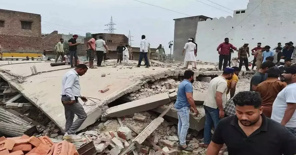 One dead as roof of two-storey house collapses in Muzaffarnagar, 12 people pulled out from debris