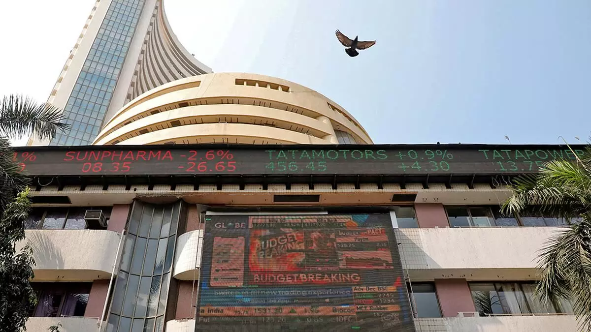 Stock Market Today: Impact of Israel-Iran tension, selling dominates the stock market again, Sensex falls by 500 points