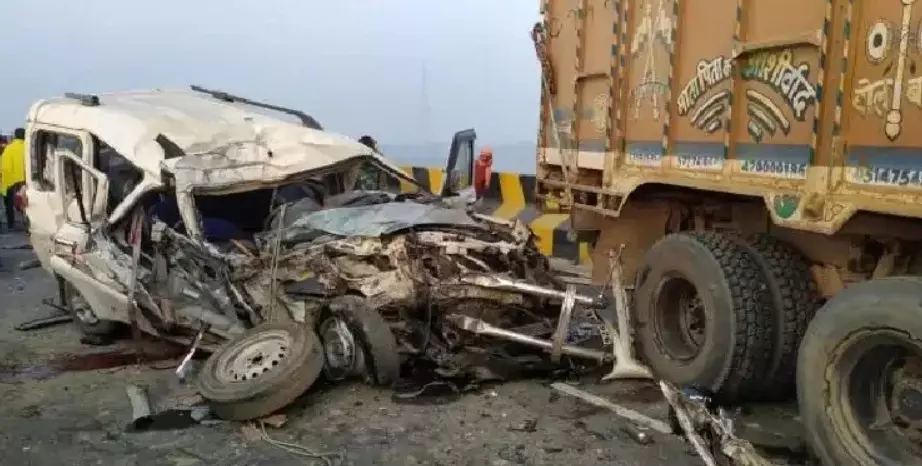Truck loses balance, overturns on Scorpio, 6 people died and 3 injured in accident