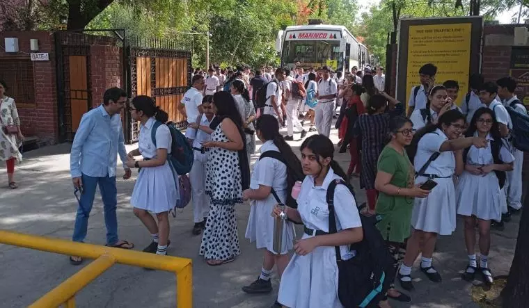 100 schools in Delhi-Noida receive bomb threats, Home Ministry says - no need to panic