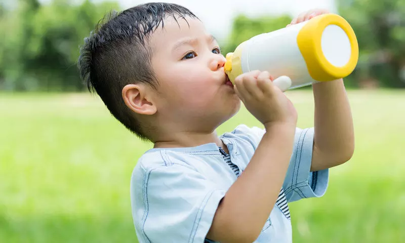 Protect Your Children From Heat Stroke With These Types of Clothes