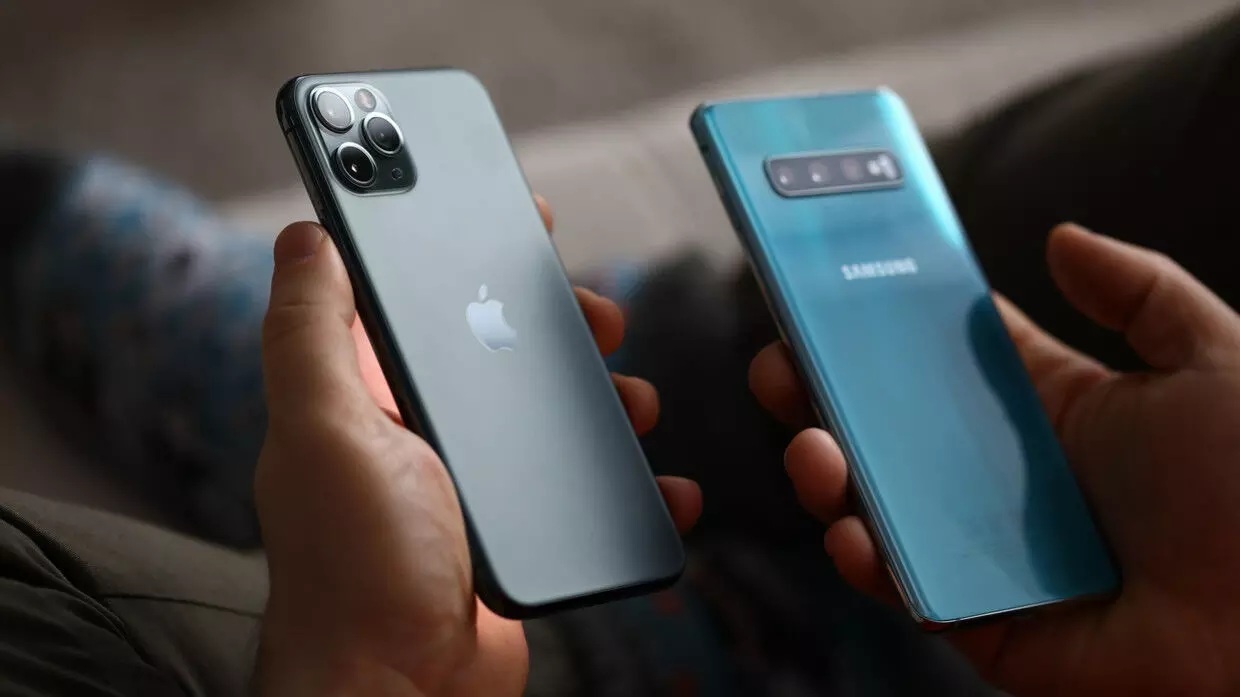 Androids easier to hack than iPhones – forensics experts