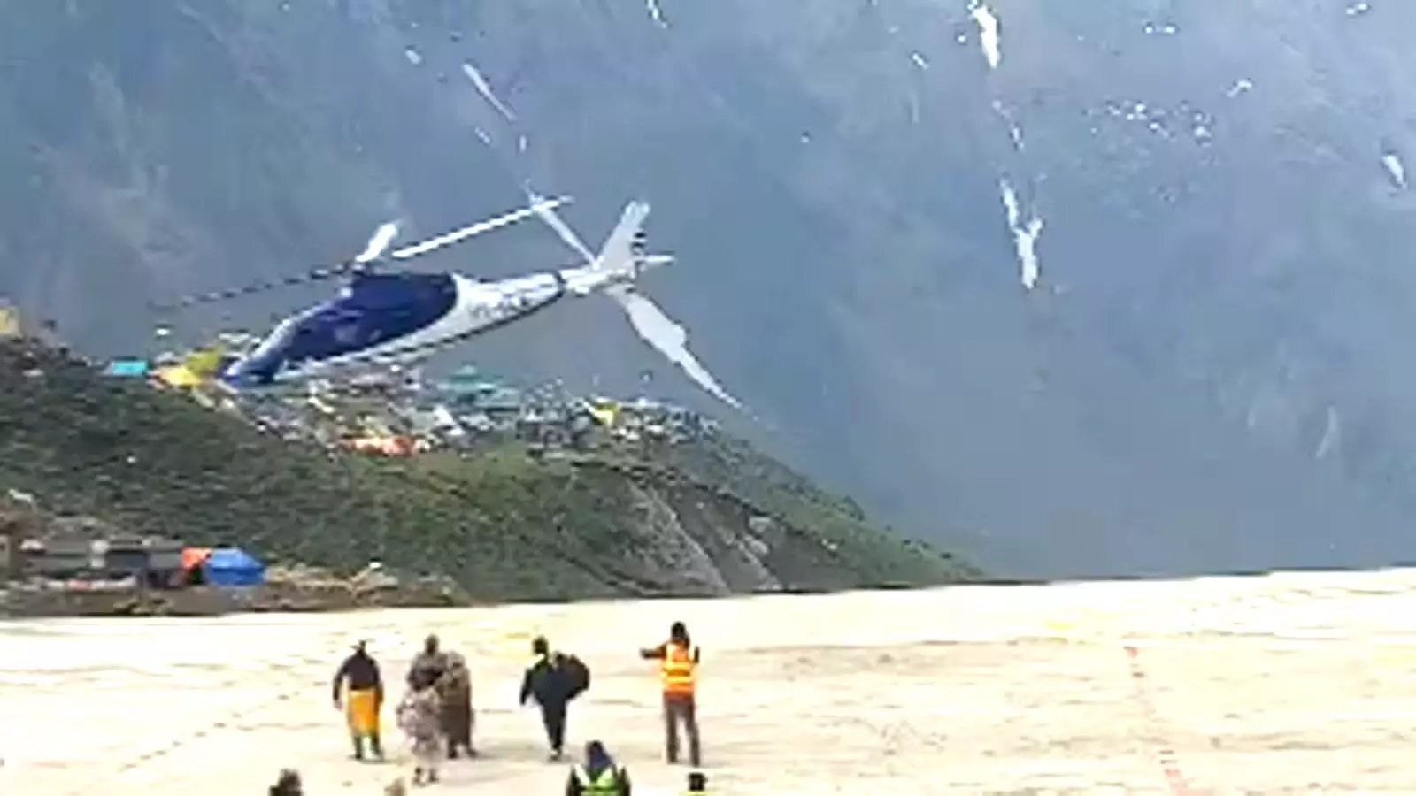Helicopter falls from helicopter, see what kind of accident happened in Kedarnath