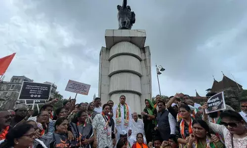 Politics on Shivaji in Maharashtra! MVAs big leaders including Uddhav take to streets Politics on Shivaji in Maharashtra! MVAs big leaders including Uddhav take to streets