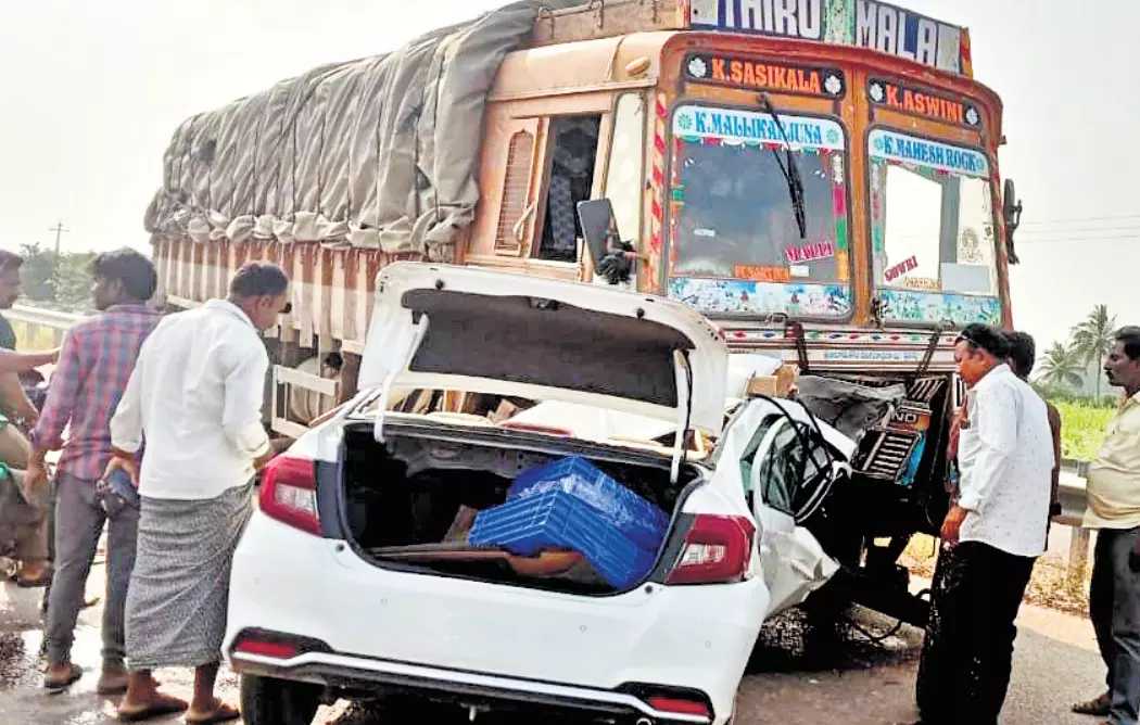 Horrible road accident in Anantapur! 6 ISKCON members killed in car-lorry collision