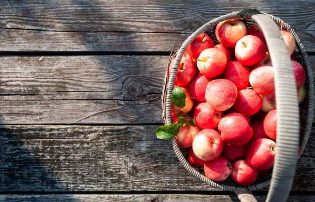 These people should not eat apple on an empty stomach in the morning, these problems can happen
