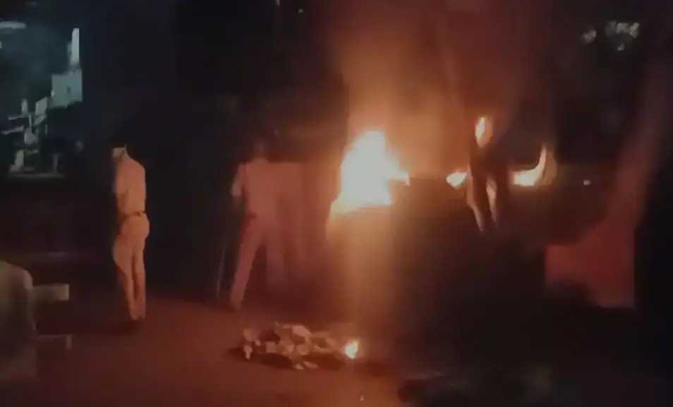 Aurangzebs grave dispute: Chaos escalates in Nagpur, stone pelting between two groups