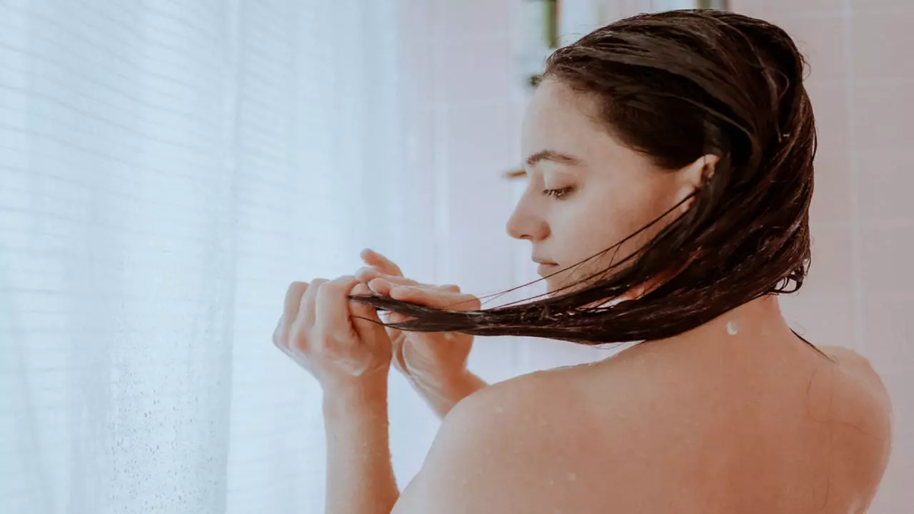Right way to shampoo daily