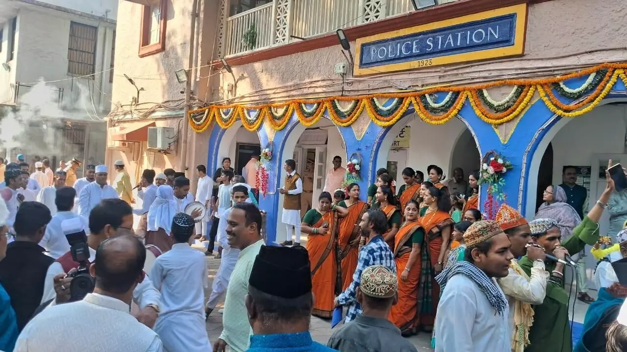 Mumbai Police Special Bond with Mahim Dargah Mumbai Police Special Bond with Mahim Dargah
