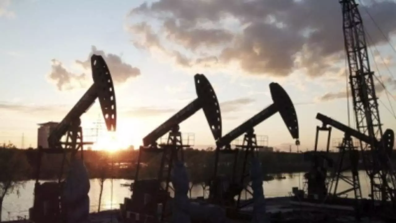 Oil prices plunge 30 pc from record high, slip below $90 a barrel Oil prices plunge 30 pc from record high, slip below $90 a barrel