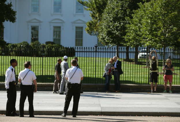 Security men shoot youth for brandishing gun near White House
