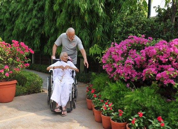 PM Modi meets his mother, shares pictures of 7 RCR
