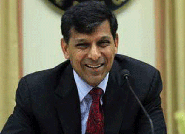 Netizens  overwhelmingly back  present RBI governor