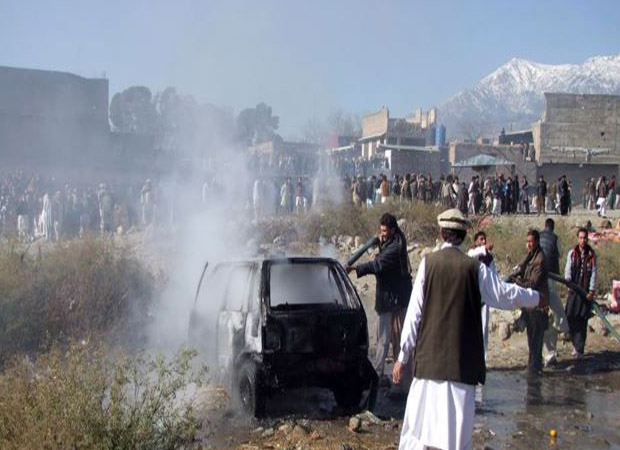 3 killed, 32 injured in Pakistan market blast