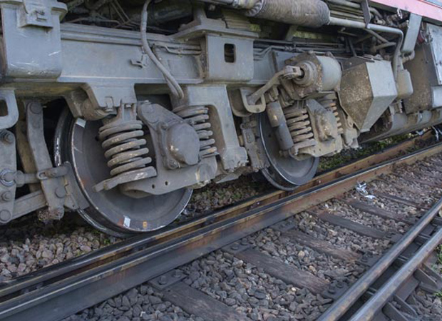 Purushottam Express derails at Sasaram railway station