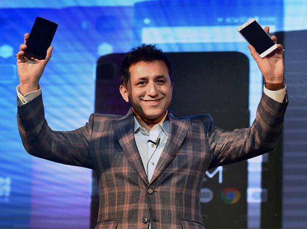 Hyve Mobility launches smartphones Buzz, Storm