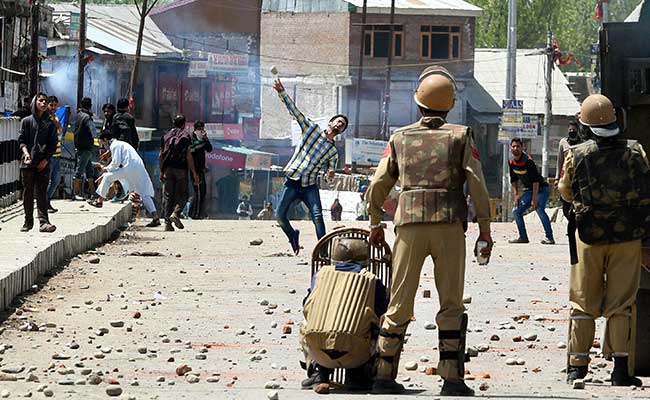 21 cops injured in mob violence on Eid-ul-Fitr at Kashmir