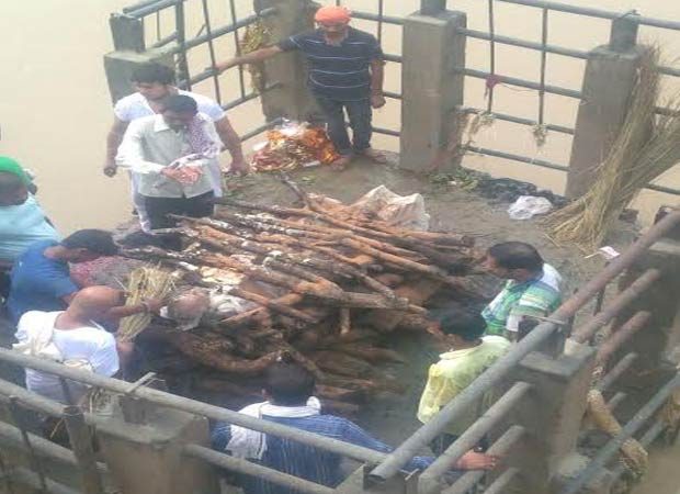 Mortal remains of Lacchu Ji Maharaj consigned to flames
