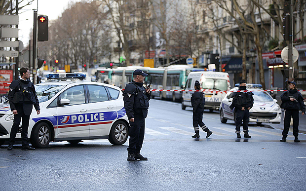 Police arrests nine after violence in Paris