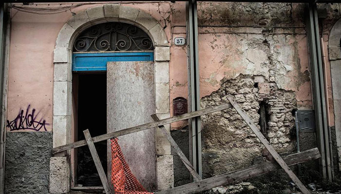 Severe earthquake hits central Italy, 160 dead and 400 injured