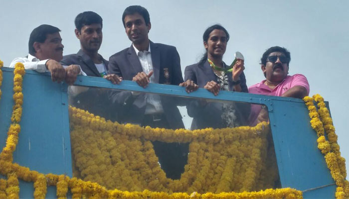 PV Sindhu arrives home to a Heros welcome!
