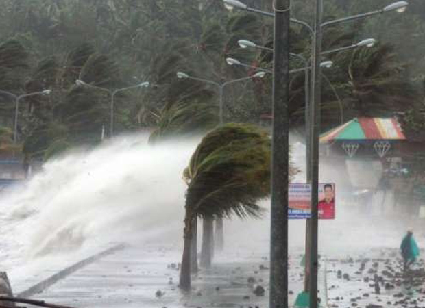 Hong Kong hit with strongest Typhoon Nida in three decades