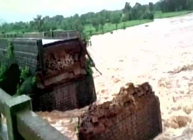 Bridge collapses near Mahad on Mumbai-Goa highway, 22 missing