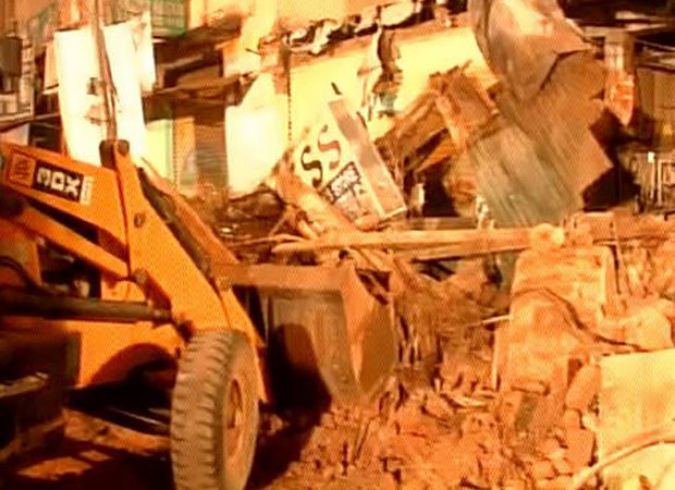 Two killed as 1940s building collapses in Hyderabad