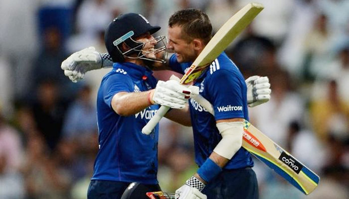 England sets world record in ODI, hits 443 runs against Pakistan