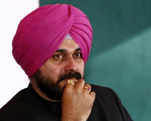 AAP upsets Navjot Singh Sidhu; likely to head towards Congress