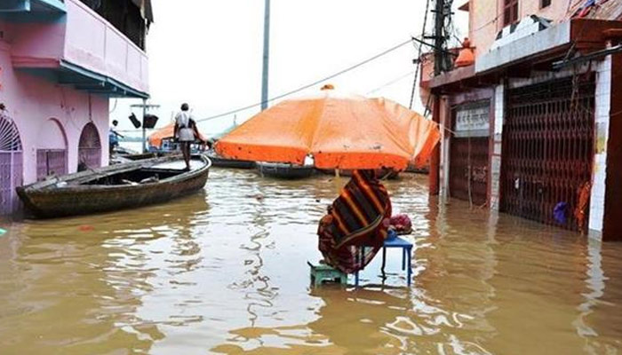 Cremation shifted to lanes and roads, flood situation grim in Varanasi