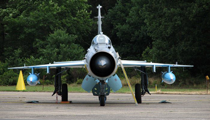 MiG-21 fighter jet makes emergency landing at Srinagar airport