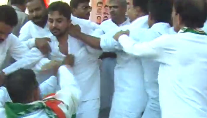 VIDEO: Congress workers fight each other in Sheila Dikshit’s rally