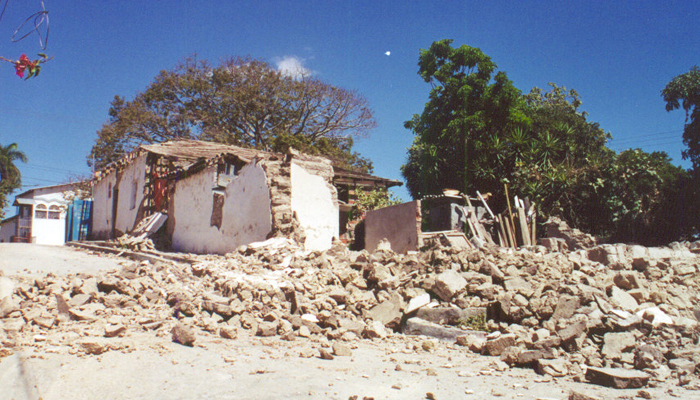 Powerful quake rocks El Salvador, Nicaragua; Tsunami warning