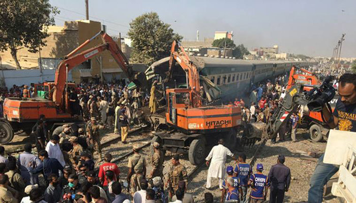 Trains collision in Pakistan kills Sixteen, 40 others injured