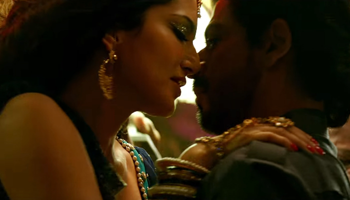 Sunny Leone turns sexy Laila for Raees | Watch