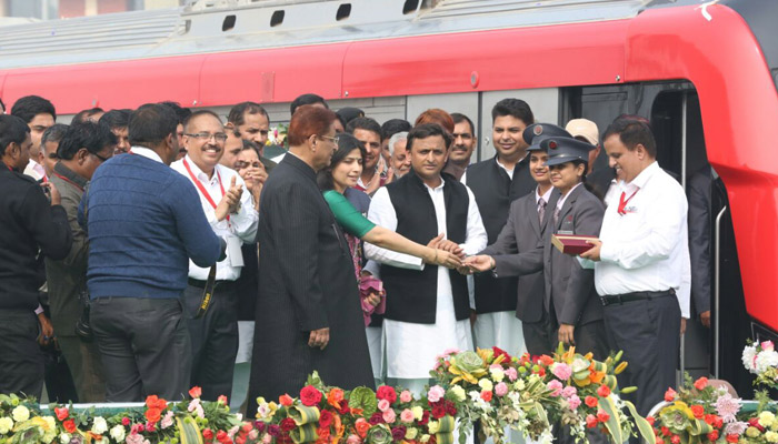 CM Akhilesh Yadav flags off the trial run of Lucknow Metro