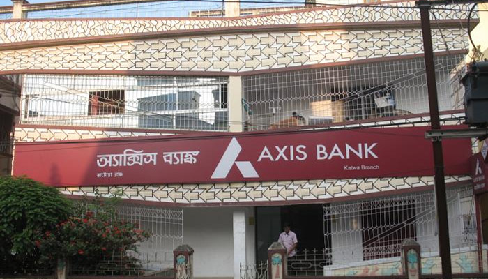 I-T recovers 12 fake accounts in Krishna Nagars Axis Bank branch