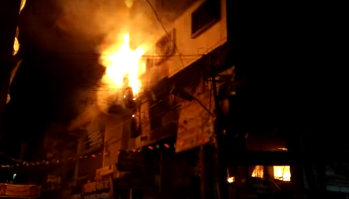 Lucknow: Fire breaks out in SBI bank at Patrakarpuram