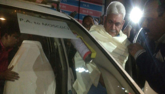 Minister of state for Railways Manoj Sinha injured in accident
