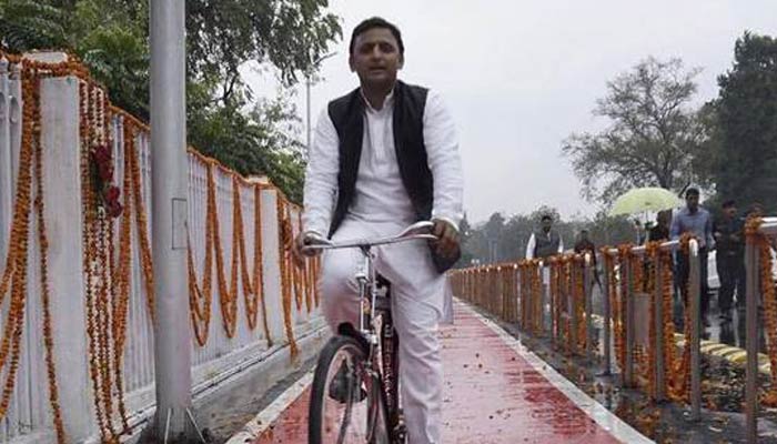 Akhilesh looks like winning the cycle race, may lead party into UP polls