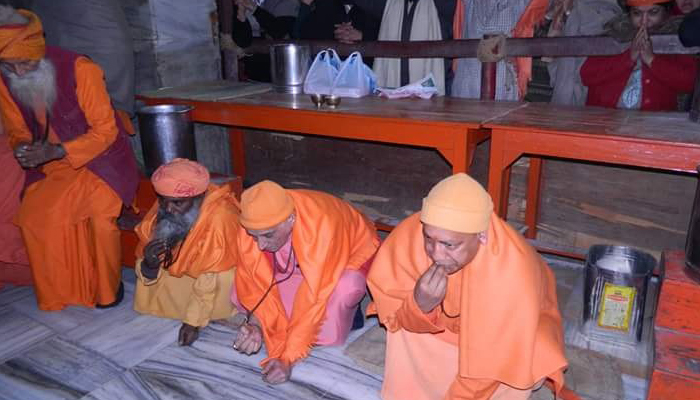 Makar Sankranti: Yogi Adityanath offers prayers at Gorakhnath Temple
