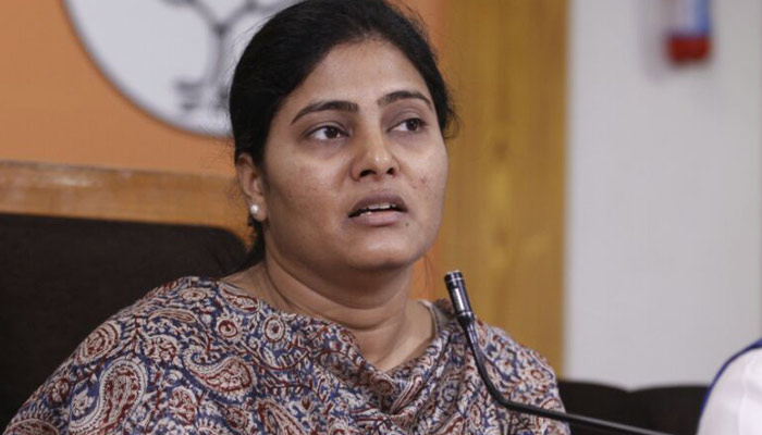 Shocker for Anupriya Patel as 300 members turn rebel from Apna Dal