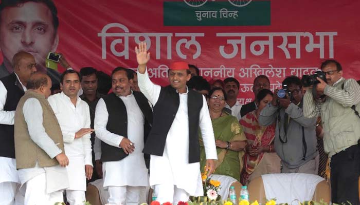 Modi, BJP have ditched people over black money issue: Akhilesh