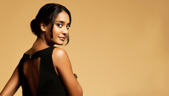 PICTURES: Model-turned-actress Lisa Haydon shows off baby bump 