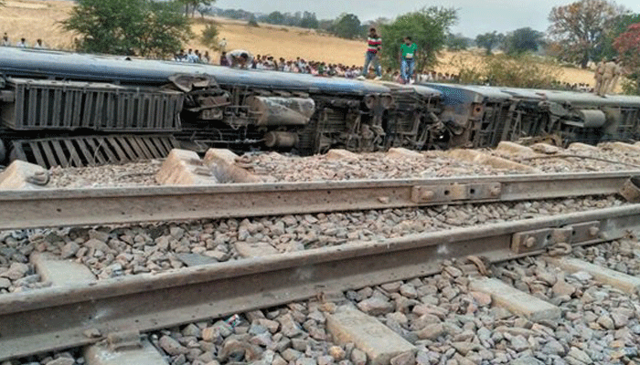 8 coaches of Mahakoshal Express derail in Mahoba, many injured